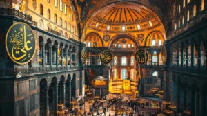 Acpartners-Mimarlık ofisi-Ayasofya’nın pandantifli ana kubbesi, Bizans mimarlığında kare plandan dairesel kubbeye geçişin en erken ve büyük ölçekli örneği.