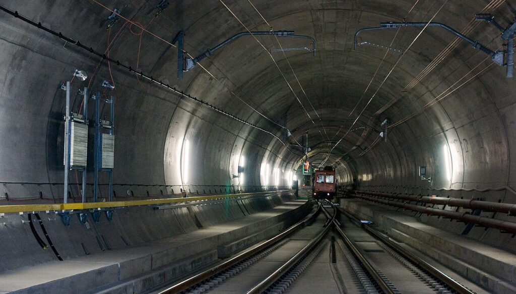 En zor İnşaat projesi - Photo by Hannes Ortlieb, CC BY-SA 3.0 DE, via Wikimedia Commons_gotthard-basistunnel